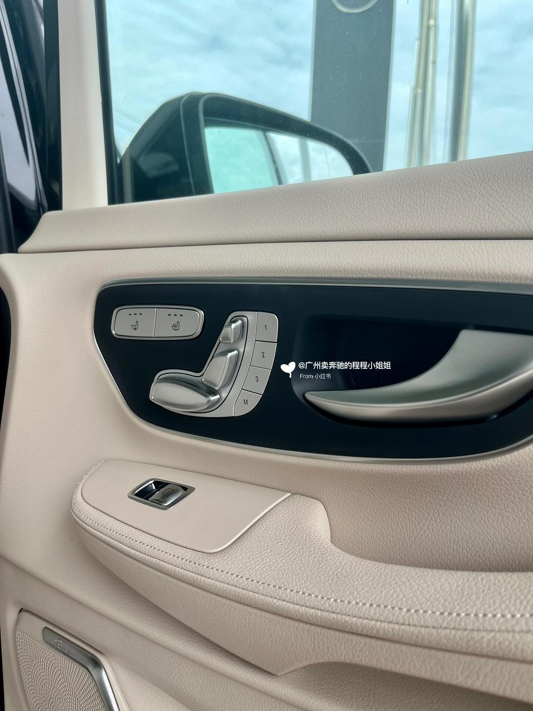 2024款新Benz V260l上市 车长5米37 9速MPV内饰太奢华
