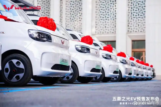 4.78-5.08万 五菱之光EV上市！中国人的K-Car主打一个触手可得