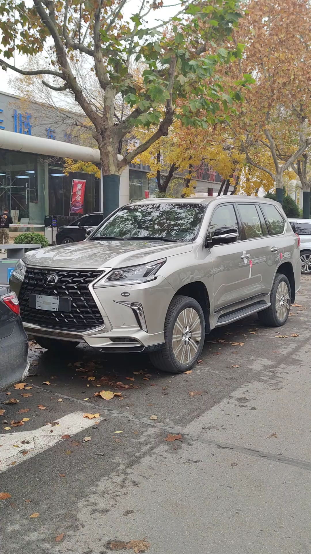 成都远卓名车平行进口雷克萨斯LX570中东版促销126万起 欢迎试乘试驾