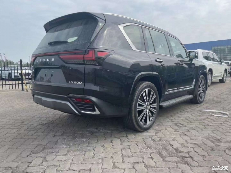 成都远卓名车平行进口雷克萨斯LX570中东版促销126万起 欢迎试乘试驾