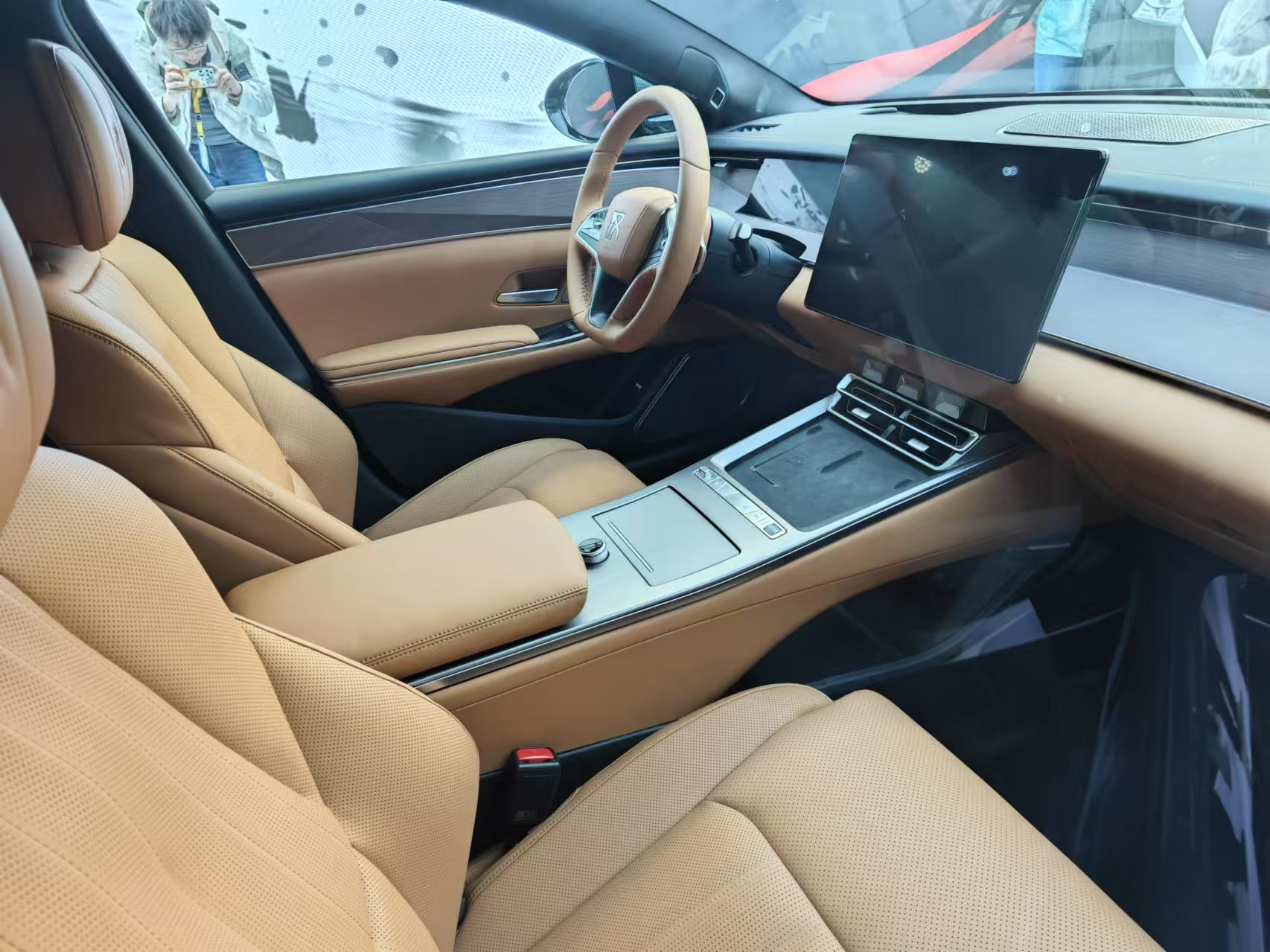 比亚迪汉L性能实测：零百加速2.7秒 极速超300km/h