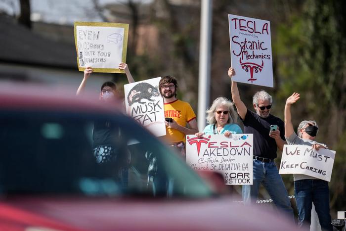 特斯拉美国频遭纵火打砸 马斯克：特斯拉门店所有车辆启动哨兵模式