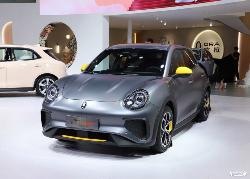37.8万起售的问界M8纯电小订破1.5万台 余承东：紫色最受欢迎