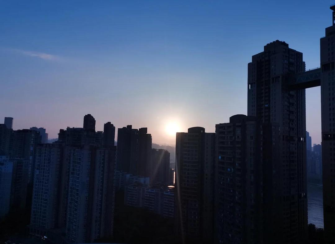 优惠活动持续 新能源汽车市场竞争激烈