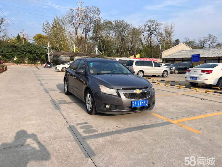 网友拍到“最短火车”：敞篷小跑车 只能坐4人